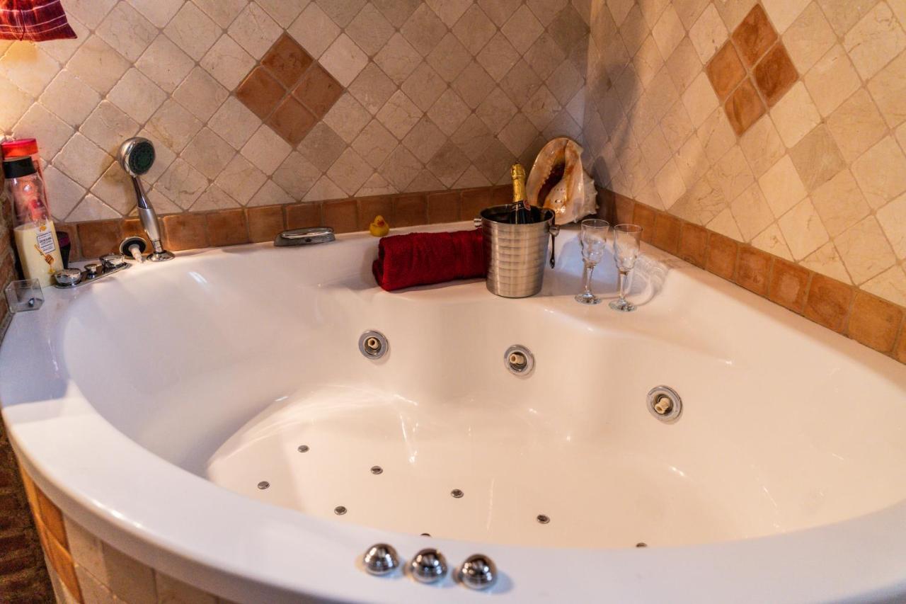 Villa Estilo Mediterranea Con Piscina, Jardin, Bbq Y Jacuzzi - Villa Bel Air Real Estepona Exteriör bild